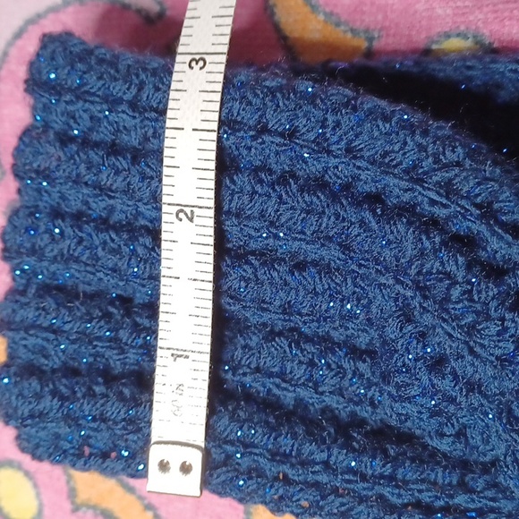 Handmade crochet headband - Picture 2 of 2